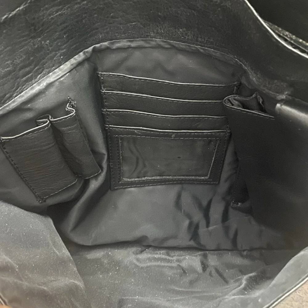 Frye Leather Messenger Crossbody Bag Black Adjustable Strap Interior Zippers